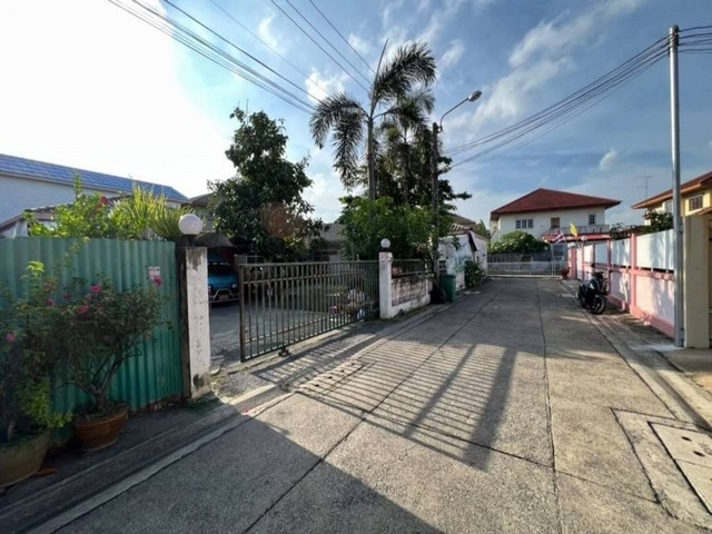 T26-1072 ขาย ที่ดิน ที่ดินพร้อมบ้านชั้นเดียว 129 ตรว. ลาดพร้าว 71 สังคมสงเคราะห์ 24 เลียบด่วน กรุงเทพ 7500000 บาท 1 งาน 129 ตร.วา