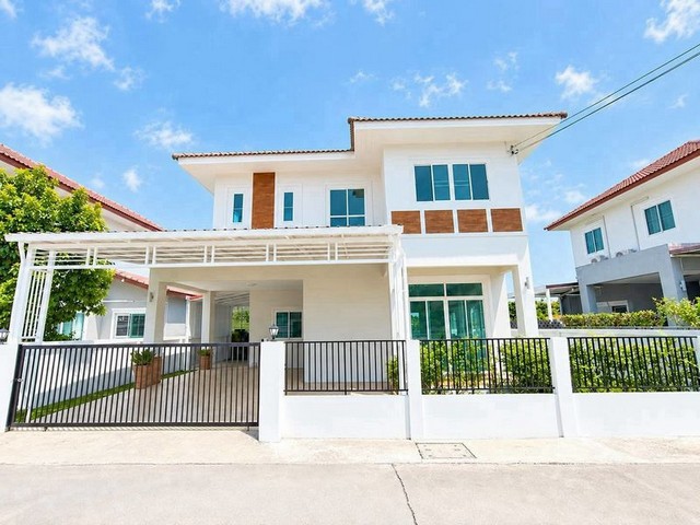 บ้าน 2 ชั้น สไตล์ Modern Contemporary รีโนเวทใหม่ สันปูเลย