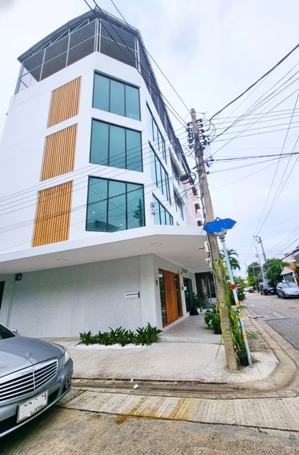 MRT ห้วยขวาง 699ม.ให้เช่าอาคารออฟฟิศ 5 ชั้น รัชดา เซ็นทรัล พระราม 9 4.2 กม. ซอยประชาราษฎร์บำเพ็ญ10-19 760 ตร.ม. ตลาดห้วยขวาง 800ม.