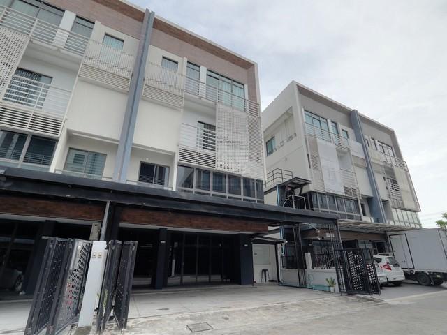 HS 1811 ขายโฮมออฟฟิศสไตล์โมเดิร์น 4 ชั้น DISTRICT ดิสทริค เอกมัยรามอินทรา (รามอินทรา 40)