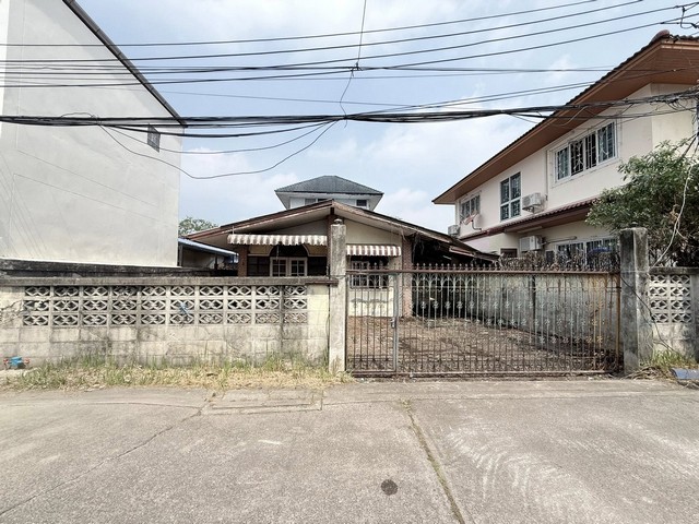 ขายบ้านเดี่ยวชั้นเดียว 42 ตรว. หมู่บ้านเอื้องฟ้าวิลล่า เสรีไท 67 ทำเลดี ใกล้มอเดอร์เวย์ **ขายตามสภาพ