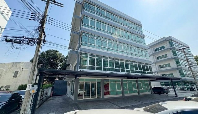 ให้เช่าอาคารออฟฟิศ5ชั้น109ตร.ว.ย่านเลียบด่วนเอกมัย-รามอินทราซอยนวลจันทร์27ใกล้รถไฟฟ้าสายสีชมพู