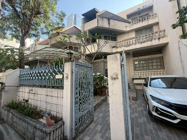 ขายทาวน์โฮม 3 ชั้น 40 ตร.ว. ย่านลุมพินี ถนนหลังสวน เขตปทุมวัน ใกล้ BTS ชิดลม