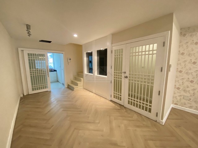 ให้เช่าทาวน์โฮม 5 ชั้น รีโนเวทใหม่ ทำเลทอง ย่านปทุมวัน ใกล้สยาม MBK เพียง 300 เมตร จาก BTS สนามกีฬา **เหมาะอยู่อาศัยหรือทำธุรกิจ