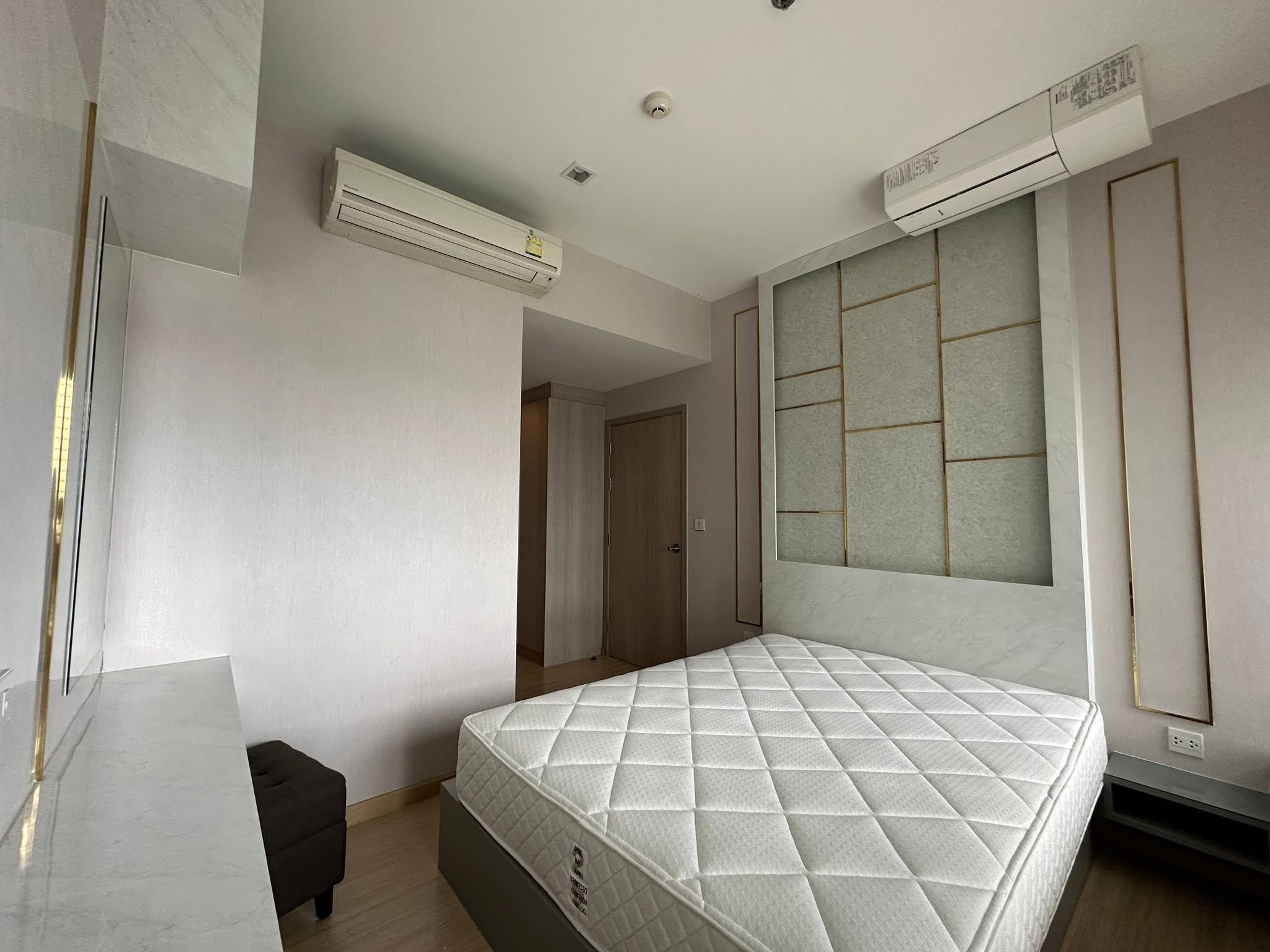 Whizdom Connect spacious private 39th floor BTS Punnawithi