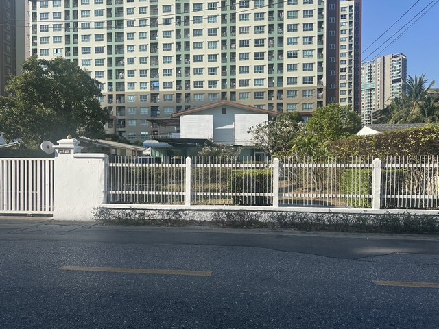 ให้เช่าบ้านพร้อมโกดัง 200 ตรว. ซอยพหลโยธิน30 ตรงข้ามเมเจอร์รัชโยธิน ปากซอยมีรถไฟฟ้าสถานีรัชโยธิน เหมาะทำออฟฟิศ คาเฟ่ ร้านอาหาร คลินิค