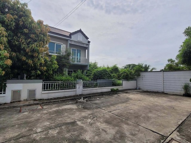 ขายทาวน์เฮ้าส์ เดอะวิลเลจ กาญจนาภิเษก-ราชพฤกษ์ ห่างจาก สถานีตำรวจภูธรไทรน้อย 1.70 กม.