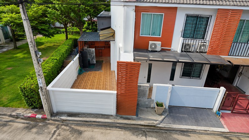 รีโนเวทใหม่ พร้อมเฟอร์ฯ เดอะคริสตัล เอกมัย-รามอินทรา 900 ม. 28 ตร.ว.224 ตร.ม. ทาวน์โฮม 2 ชั้น หลังมุม 3นอน 2 น้ำ ใกล้วัดลาดปลาเค้า 700 ม.