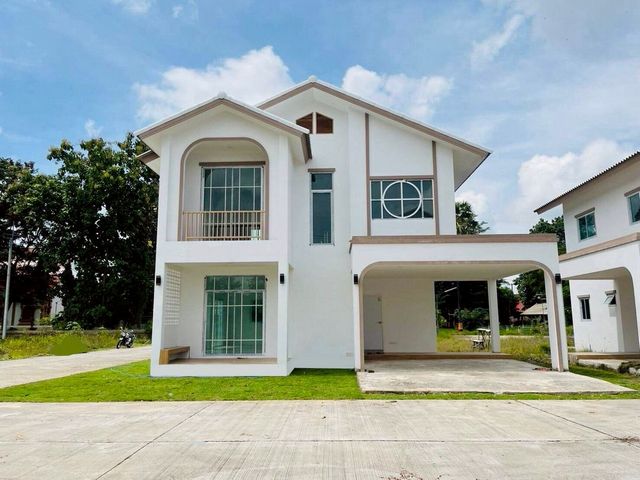 ราคาเริ่มต้นที่ 2.49 ล้าน #โซนลำพูน #อ.เมือง #ขายต่ำกว่าราคาประเมิน บ้านเดี่ยว & บ้านแฝด สไตล์มินิมอล เรียบง่าย น่าอยู่ ฟังก์ชันครบ