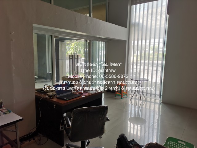 สำนักงาน ให้เช่าอาคารสำนักงาน 4.5 ชั้น ติดถนนรัชดาภิเษก 102 ตร.ว. 2580 ตร.ม. และจอดรถได้ 8-9 คัน 300000 BAHT 1นอน ใหญ่ 2 sq.wa 1 Ngan 0 Rai ใกล้กับ MRT รัชดาภิเษก สภาพดี เป็นอาคารที่ตั้งอยู่ในทำเลใจกลางเมือง ติดแนวรถไฟฟ้า โดยอยู่ท่ามกลางสิ่งอำนวยควา