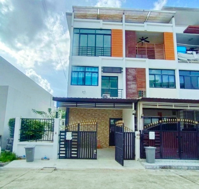 MRT หลักสอง 1 กม.  ตลาดสำเพ็ง2 กัลปพฤกษ์ สาทร  เช่าทาวน์โฮม 3 ชั้นหลังมุม 3 นอน 3 น้ำ ใกล้ เดอะมอลล์ บางแค 900 ม.  22 ตร.ว. 220 ตร.ม.