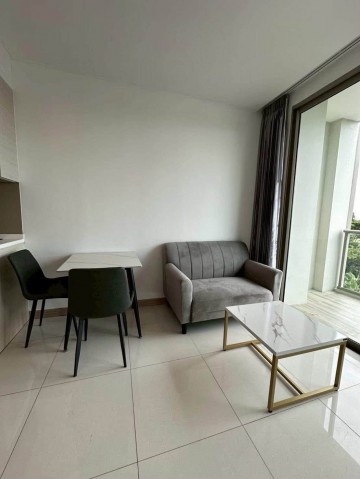 The Riviera Wongamat Beach เฟอร์นิเจอร์ครบ ใหม่ยกเซต  วิวสระน้ำ/เมือง