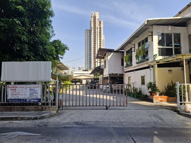 ให้เช่าสำนักงาน บนเนื้อที่ 1 ไร่ ย่านพระราม 4 ใกล้ตึกมาลีนนท์ (ช่อง 3) เหมาะทำออฟฟิศสำนักงาน คลินิค หรือลงทุนหลากหลายธุรกิจ