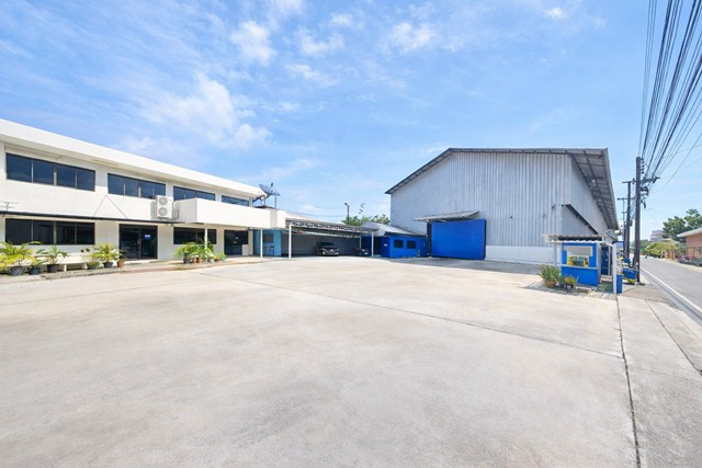 ตลาดหนองบอน 1 กม 6น้ำ ย่านประเวศ 1ไร่กว่า หรือ 500ตร.วา.  เฉลิมพระเกียรติ ร.9 ซอย 41-47 โกดังให้เช่า 8นอน ติดสวนหลวง 2000ตร.ม.