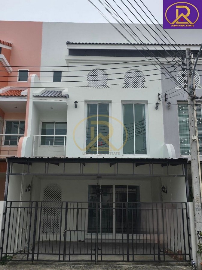 ขายด่วนเพียง 2990000 บาท ทาวน์โฮม 3 ชั้น สไตล์โมร็อคโค Villa Maroc บางแสน