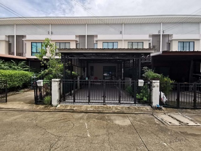 ขายทาวน์เฮ้าส์  หมู่บ้านโมดิ วิลล่า บางบัวทอง ถนนกาญจนาภิเษก นนทบุรี