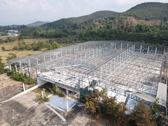 ขายด่วนโกดังลำพูน (As-is) ราคาพิเศษ  ที่ดิน 8-2-23 ไร่ อาคารใหญ่ ใกล้นิคม  เพียง 30 ล้านบาท