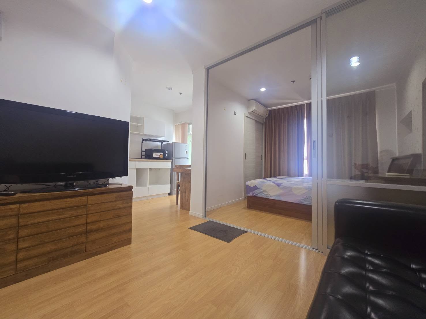 ลุมพินี เพลส ศรีนครินทร์ หัวหมาก สเตชั่น  ขนาด 1 ห้องนอน ( 28ตร.ม.) เพียง 9000 บาท (พร้อมเข้าอยู่)