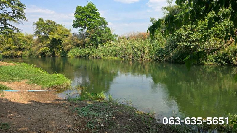 ขายที่สวยติดถนนเลียบแม่น้ำนครนายก ต.สาริกา อ.เมืองนครนายก รูปที่สวยติดถนน 2 ด้าน ถมดินแน่นเต็มแปลงแล้ว ใกล้แหล่งท่องเที่ยวมากมาย