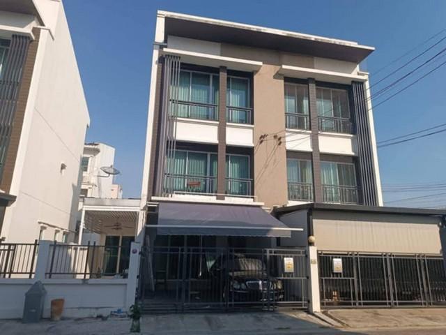 ให้เช่าทาวน์โฮม 3 ชั้น 149 ตร.ม. บ้านกลางเมือง โชคชัย 4 ถนนโชคชัย 4 ซอย 50 ใกล้ทางด่วน