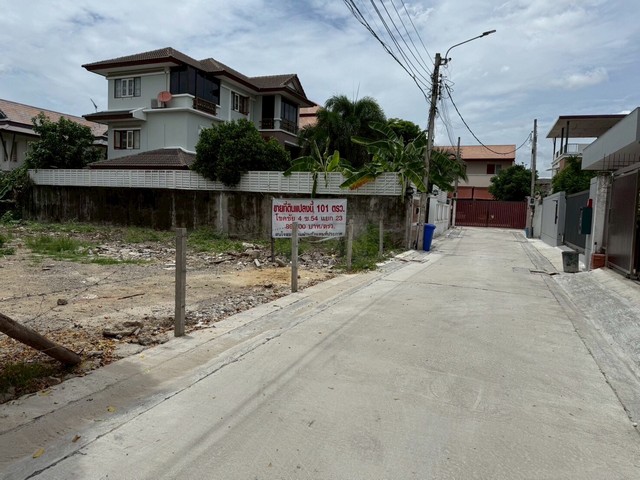 ขายที่ดินถมแล้ว 101 ตารางวา ทำเลโชคชัย 4 ซอย 54 (ต.รวมโชค) สภาพแวดล้อมดี ถนนกว้าง เหมาะสร้างบ้าน