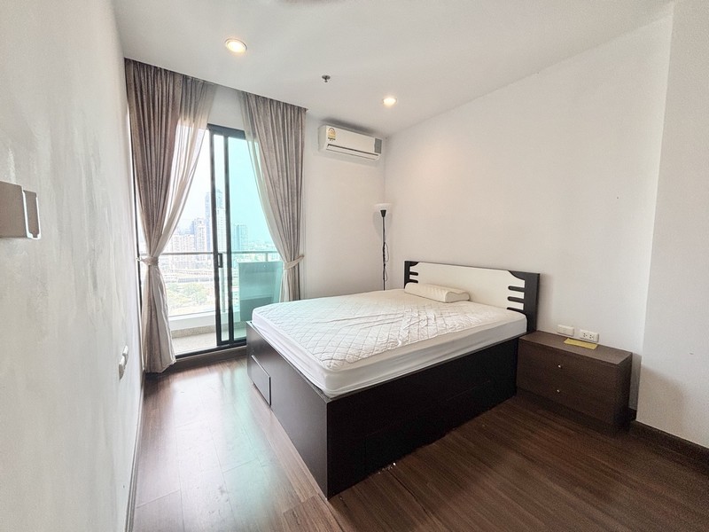 For Rent Supalai Premier Asoke 1bed 1bath size 50 sqm 24th Floor Fully Furnished and closed to MRT Petchburi