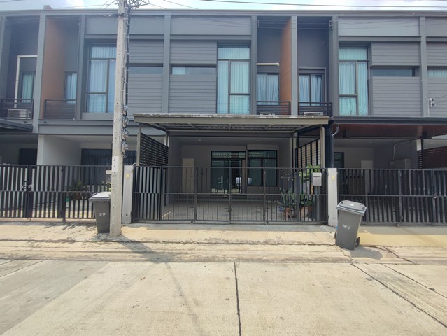 Townhouse เวิร์ฟ พระราม 9 พ.ท. 18 ตร.ว. 0 ngan 0 RAI 2 BEDROOM 3490000 B. น่าอยู่ใกล้สิ่งอำนวยความสดวก