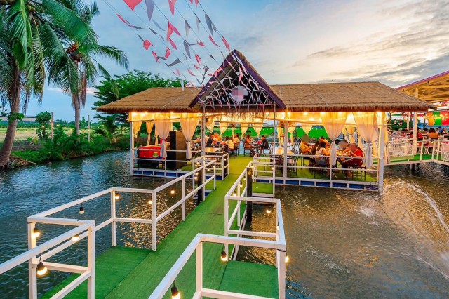 เซ้ง ร้านอาหารขนาดใหญ่-ทุ่งนา สามโคก ปทุมธานี พื้นที่1ไร่ ค่าเช่าเพียง 5000 บ ที่จอดรถเยอะมาก