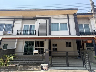 ขายทาวน์โฮมราคาคุ้ม ทำเลพระราม 2 เข้าเมืองง่าย ใกล้ทุกความสะดวก พร้อมอยู่ทันที!