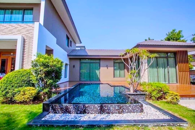 เจโม นิคมอัญธานี 800ม. บางนา-สวนหลวง  ให้เช่าคฤหาสน์หรู 2 ชั้น หรูหรา 132ตร.วา. 526 ตร.ม. จัดเต็มเฟอร์ฯ เครื่องใช้ไฟฟ้า 5นอน 6น้ำ