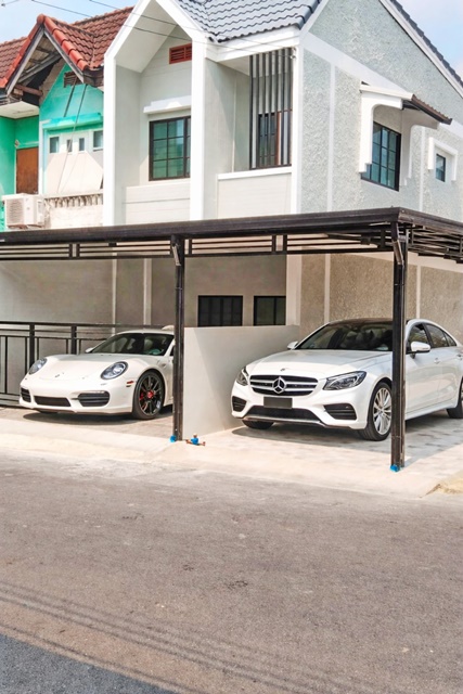 MRT สายสีชมพู 300 ม. ใกล้ตลาดมีนบุรี 800ม. 26 ตร.ว โรงเรียนเศรษฐบุตร สินแพทย์เสรีรักษ์ ทาวน์เฮาส์ 2นอน 2-3A/C 2น้ำ หลังมุม