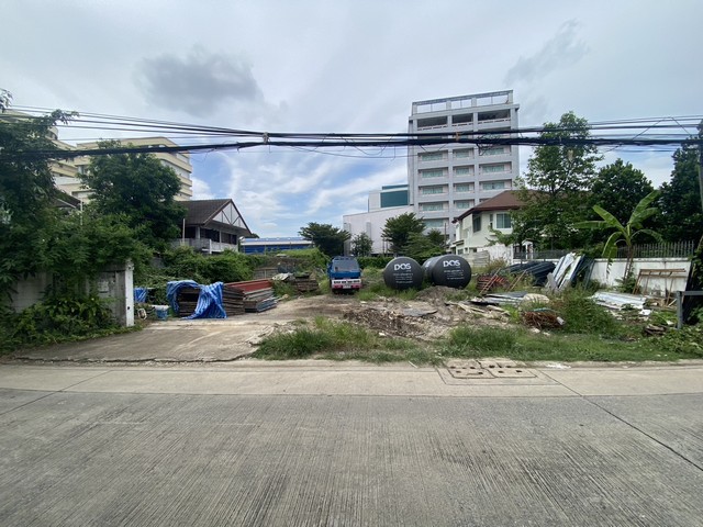 ขายที่ดินแปลงใหญ่สวย 191.6 ตรว. รัชดาภิเษก 32 หน้ากว้างสวย เหมาะสร้างบ้าน สำนักงาน ใกล้ ม.ราชภัฎจันทรเกษม