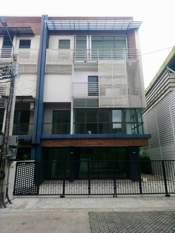 ให้เช่า Home office 4 ชั้น หลังมุม ซอยรามอินทรา 40 นวลจันทร์