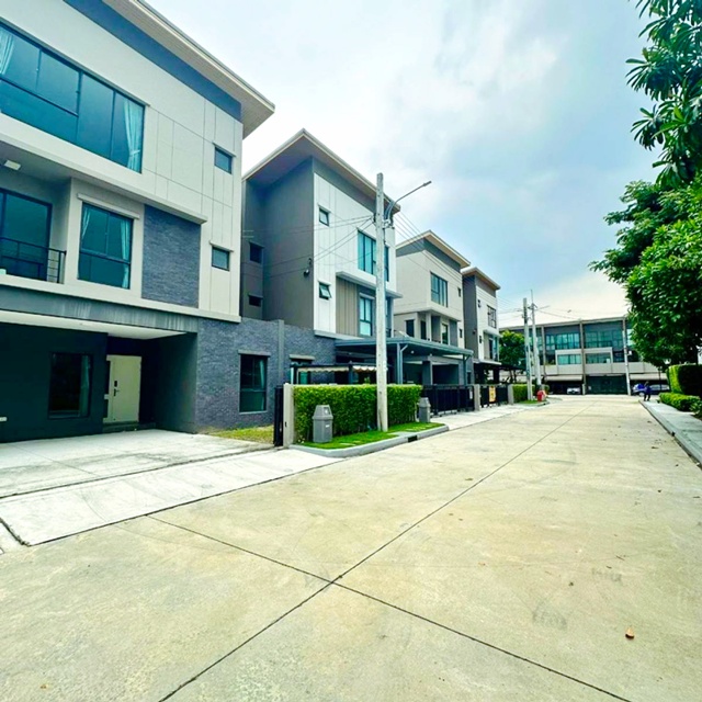 คู้บอน บ้านเดี่ยว 3ชั้น แฟชั่น 1.8กม. MRTรามอินทรา83 900ม.4นอน 4น้ำ ใกล้ 31ตร.ว.370ตร.ม. บ้านหัวมุม ติดสวน สไตล์วิลล่าหรู เฟอร์ฯครบ