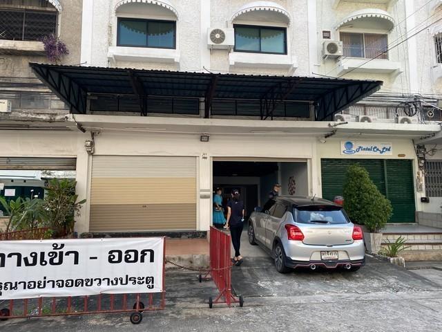 ให้เช่าอาคารพาณิชย์ 2 คูหา 4.5 ชั้น 24 ตร.ว. ซอยลาดพร้าว 128 ใกล้ MRT ลาดพร้าว 101