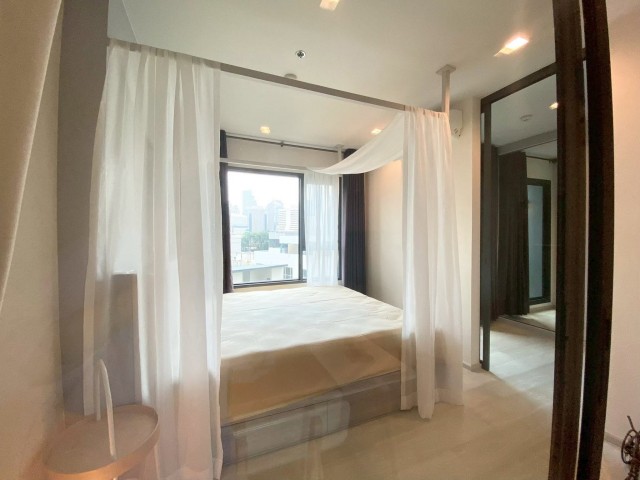 Life One Wireless Safe Convenient 6th Floor BTS PloenChit