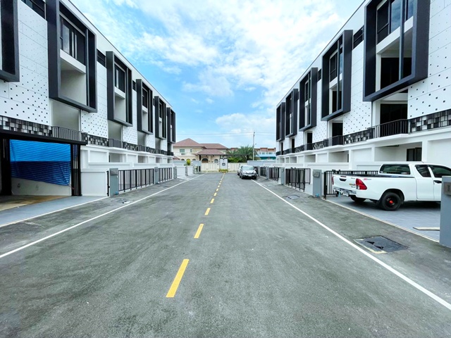 แฟชั่น700ม.MRT คู้บอน 2 กม. ให้เช่า โฮมออฟฟิศ 4 ชั้น หลังมุม 50 ตร.วา. 765 ตร.ม. เดอะพรอมานาด 700 ม.รพ.สินแพทย์ 900 ม.