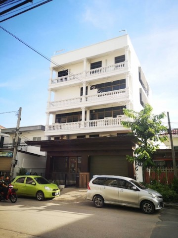 BH4422 ให้เช่าอาคารสำนักงาน 4.5 ชั้น อ่อนนุช 70/1 พร้อมลิฟต์ขนสินค้า อาคารอยู่ในรั้วของตัวเอง