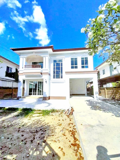 คฤหาสน์ ให้เช่าบ้านเดี่ยว 2 ชั้น เฉลิมพระเกียรติ ร. 9 ซอย 87 สุดหรู พร้อมเฟอร์ฯ 62ตร.วา. เดอะ พาซิโอ มอลล์ 3.2 กม. ARL บ้านทับช้าง 900ม.