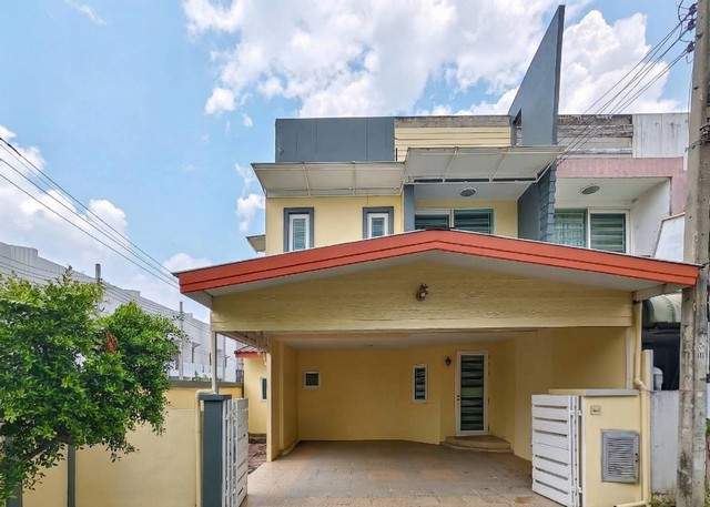 โครงการเมอริท แกรนด์ ดอนเมือง ซอยเทิดราชัน 1 ทาวน์โฮม 2 ชั้นหลังมุม ราคาพิเศษ ฟังก์ชันครบ  คุ้มค่า พร้อมเข้าอยู่