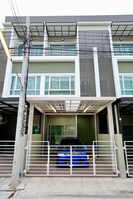 เดอะพาซิโอ ทาวน์ 1.1 กม.รามคำแหง140-146  ให้เช่าทาวน์เฮาส์หรู 3 ชั้น จัดเต็มเฟอร์ฯ 18 ตร.วา. 220 ตร.ม. ม.นิด้า 2.5 กม.  3 นอน