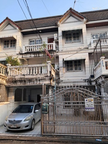 ขายบ้าน อุดมสุข 51 ใกล้ 7-11 และตลาด เพียง 200 เมตร ถนนซอยกว้างมาก