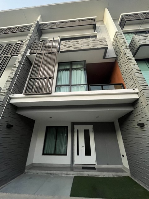 P768 ให้เช่าทาวน์โฮม 3 ชั้น โครงการ เพล็กซ์ เรสซิเดนซ์ นวมินทร์ 111 Plex Residence Nawamin 111 ใกล้โรงเรียนเลิศหล้า เกษตรนวมินทร์