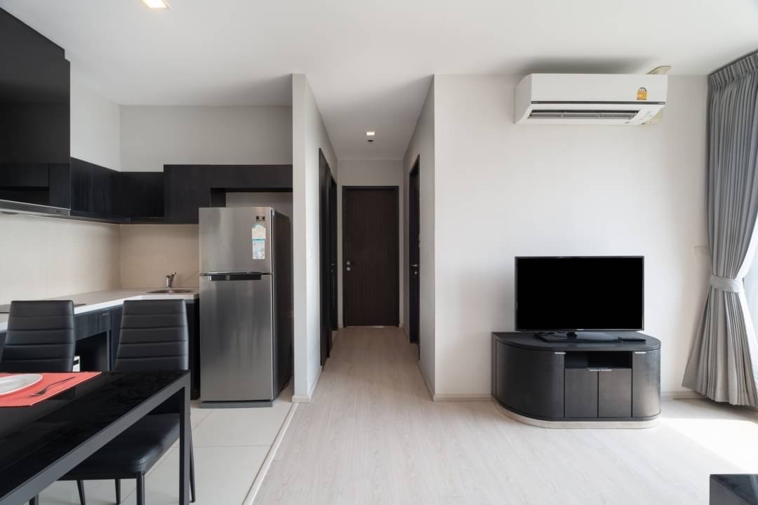 Rhythm Sukhumvit 44 Spacious safe comfortable 20th floor BTS Phra Khanong