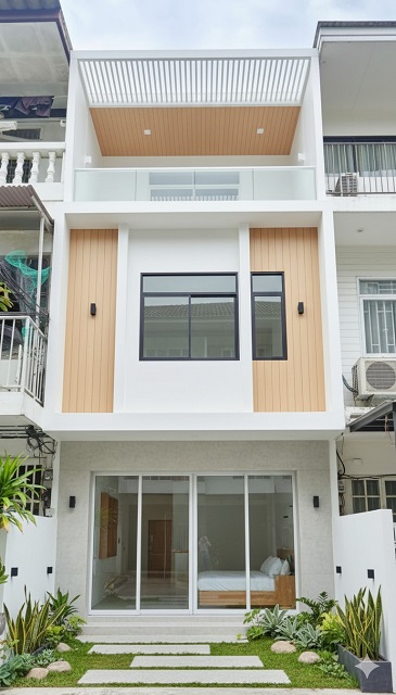 รีโนเวทใหม่ อ่อนนุช 600 ม.BTSบางจาก 300ม.ซ.สุขุมวิท91-99 ให้เช่าอาคารพาณิชย์ 3 ชั้น  2-3 นอน 1-2 น้ำ เซ็นจูรี่ เดอะมูฟวี่ 1.0 ม.