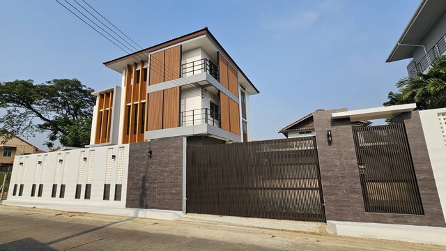 ขายบ้านเดี่ยว&ampโฮมออฟฟิศ 3 ชั้น ใหม่ ซอยบรมราชชนนี 68 ทำเลทองย่านพุทธมณฑลสาย 2–3