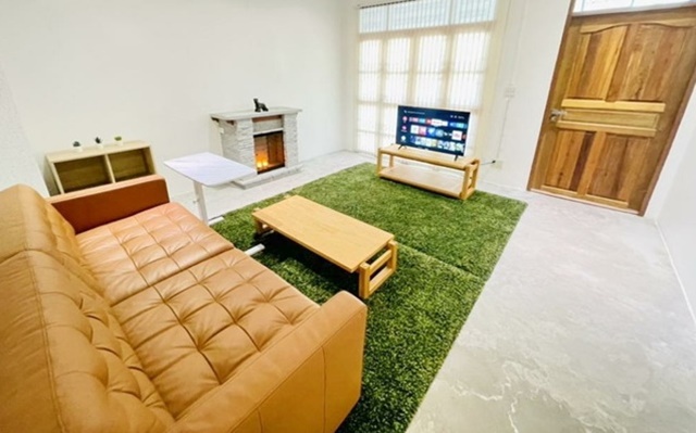 โลตัส สุขุมวิท105 650 ม.ลาซาล18-26  BTSแบริ่ง 1.3กม. ให้เช่าทาวน์เฮ้าส์สุดหรู 3 ชั้น หรูหรา  23ตร.วา. 276ตร.ม. จัดเต็มเฟอร์ฯ 3นอน 2น้ำ