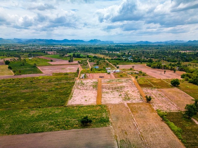 ที่ดิน - ใหญ่ขนาด 390 SQ.WA 0 งาน 0 Rai  500000 THAI BAHT ใกล้ ชะอำ ตลสด ชุมชน  น่าอยู่