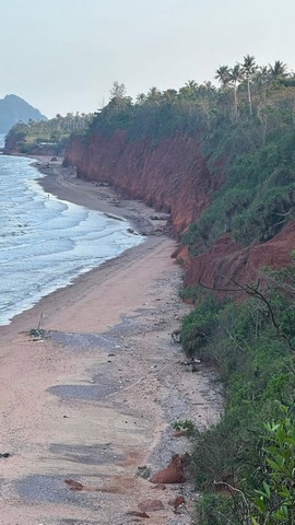 แปลงนี้ซื้อผ่อนตรงเจ้าของได้ ที่ติดทะเล ฝั่งแดง ขายราคาไร่ล่ะ 3.5 ล้านบาท โฉนดครุฑแดง พร้อมโอน