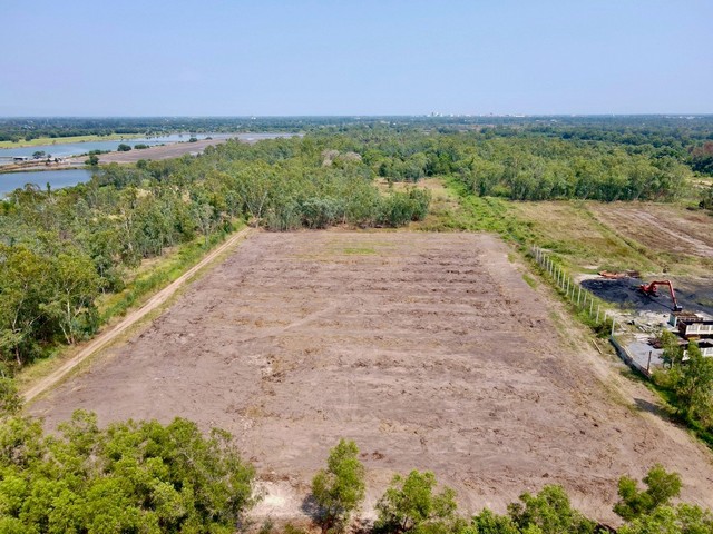 ที่ดิน - พท. 0 ตร.ว. 2 Ngan 1 Rai  1035000 THAI BAHT ทำเลดี ถูกมาก ใกล้ตลาดต้นไม้ ใกล้ชุมชน ใกล้มศว.องครักษ์